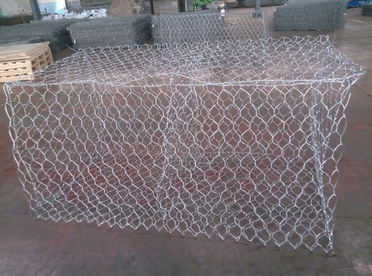 Sistema de cerca de gabión de bandeja + película de plástico Cajillas de piedra galvanizadas