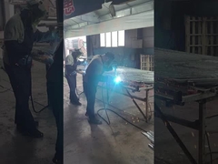 La malla está siendo soldada al marco