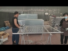 Rociar pintura plateada en el marco