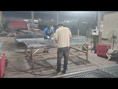 Video de producción de una valla temporal al estilo de una valla de eslabones de cadena