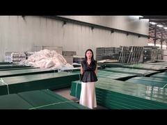 El poste de cerca tubular es tan hermoso