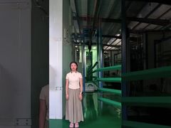 Recinto de metal tubular con recubrimiento de polvo de superficie plana