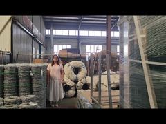 Método de embalaje del alambre de púas utilizado en la parte superior de la valla 3D