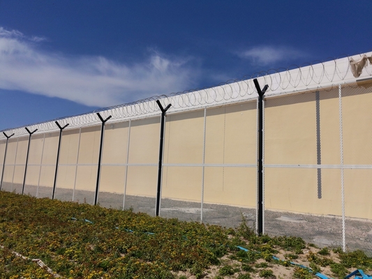 Pvc revestido con cercas de seguridad del aeropuerto de 4.0 mm Soldado con 2,0 m de longitud