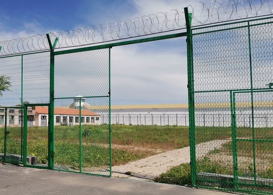 Pvc revestido con cercas de seguridad del aeropuerto de 4.0 mm Soldado con 2,0 m de longitud