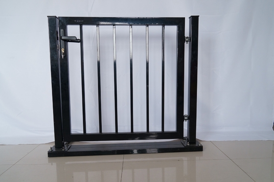 Puerta de cercas de jardín galvanizado con revestimiento de acero en polvo Puerta tubular de doble puerta Modelo 3D impermeable para residencias