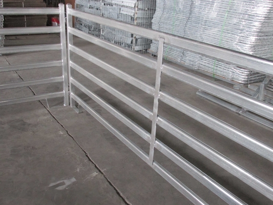 El corral vendedor caliente de la cerca resistente/del caballo del panel del ganado de los E.E.U.U. 12 pies artesona 12 pies de metal galvanizado resistente portátil