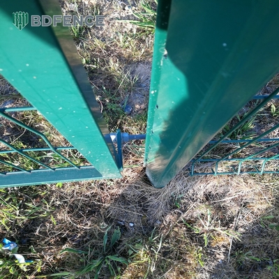 Panel de valla de trabajo pesado fuerte soldado para el hogar exterior Decoración de privacidad V Mesh Panel de valla para cercas de jardín