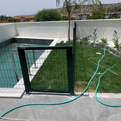 China Colorido 3D Decorativo para el hogar Negro Curvy Soldado malla de alambre de la cerca de jardín de seguridad Galvanizado revestido de PVC malla de la cerca cl