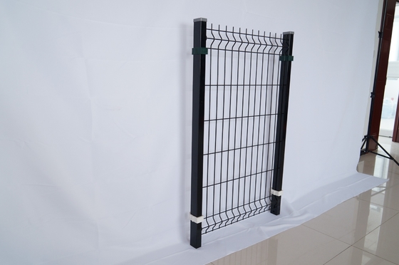 Jardín de PVC revestido con V Doblaje 3D Curva de alambre de malla soldada cerco de metal exterior panel de cerca 3D con poste de forma de melocotón