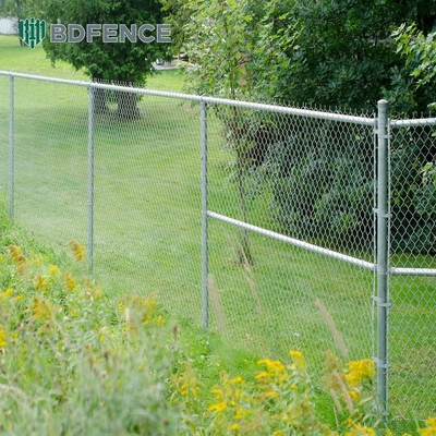 Cerco de alambre ciclón para el jardín en 8 pies de altura y 2,0-6,0 mm de diámetro de alambre