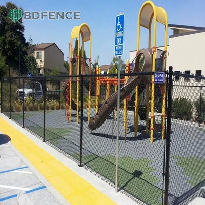 Corte de tenis Galvanizado Chainlink Valla de rollo de ciclón alambre de malla de diamante negro revestido de PVC 6ft 8ft malla de apertura 50 * 50mm