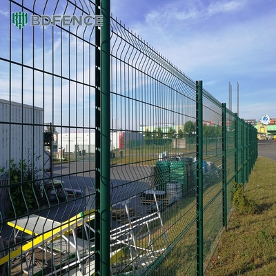Instalación fácil Perímetro de seguridad del jardín Personalizado 3D Curva de alambre de hierro de malla de cercas de forma de melocotón Cercas de poste