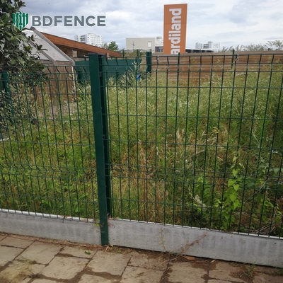 Instalación fácil Perímetro de seguridad del jardín Personalizado 3D Curva de alambre de hierro de malla de cercas de forma de melocotón Cercas de poste
