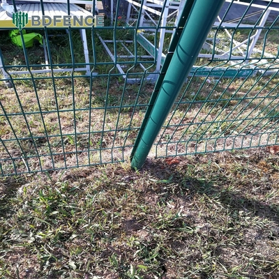 Instalación fácil Perímetro de seguridad del jardín Personalizado 3D Curva de alambre de hierro de malla de cercas de forma de melocotón Cercas de poste