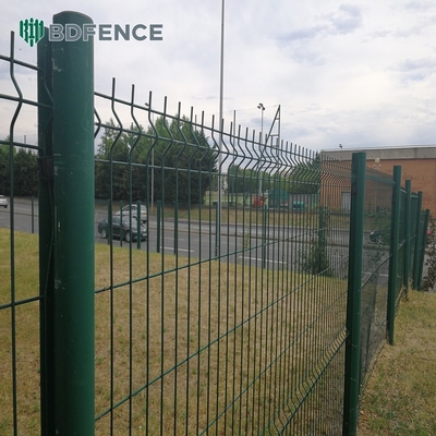 Recinto de malla metálica de alambre de 5 mm RAL 6005 Recinto 3D revestido con polvo verde Panel de cerca triangular de flexión Recinto para sitio de construcción