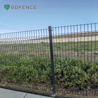 Recinto de malla metálica de alambre de 5 mm RAL 6005 Recinto 3D revestido con polvo verde Panel de cerca triangular de flexión Recinto para sitio de construcción