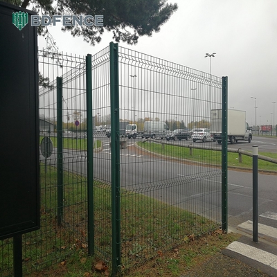 Recinto de malla metálica de alambre de 5 mm RAL 6005 Recinto 3D revestido con polvo verde Panel de cerca triangular de flexión Recinto para sitio de construcción