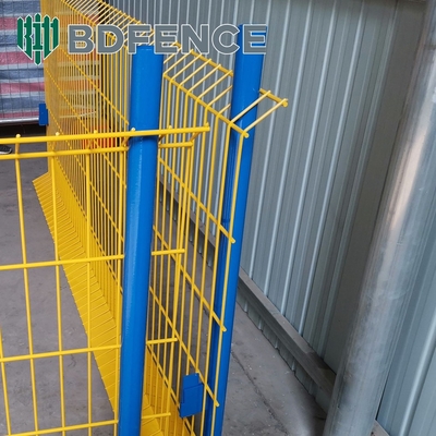 Q235 Recinto de protección de borde de malla de acero con tablero de dedos para construcción
