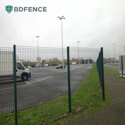 Casa y al aire libre 3D Curva de malla de alambre soldado Jardín panel de vallas decorativas de cercas al aire libre trellis y puertas