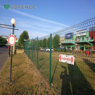 Paneles de cerca de malla de biblioteca V para el área de lectura