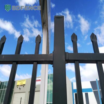 OEM y ODM Acero tubular retráctil y cercas de hierro forjado cercas de seguridad comerciales y residenciales con madera tratada térmicamente