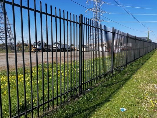 el cercado tubular del metal de la altura de los 4ft pulveriza diseño revestido del piquete de la seguridad industrial