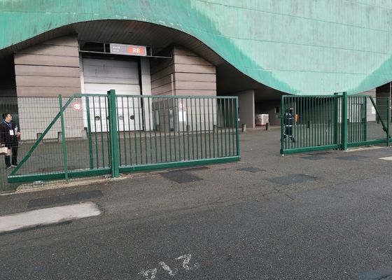 El polvo moderno cubrió las puertas de desplazamiento del hierro labrado del OEM