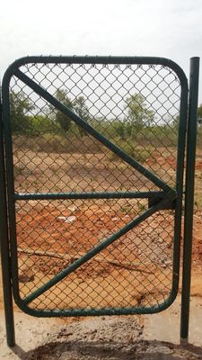 Corte de tenis Galvanizado Chainlink Valla de rollo de ciclón alambre de malla de diamante negro revestido de PVC 6ft 8ft malla de apertura 50 * 50mm