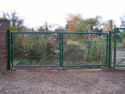 Puerta de cercas de jardín galvanizado con revestimiento de acero en polvo Puerta tubular de doble puerta Modelo 3D impermeable para residencias