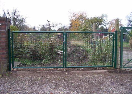 el marco metálico de Gate Pvc Coated de la cerca del jardín del metal del agujero de 50x200m m soldó con autógena la malla de alambre