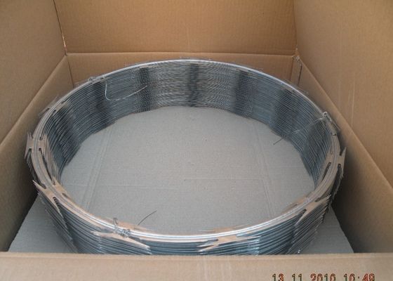 alambre acordeón galvanizado sumergido caliente de la maquinilla de afeitar Bto-22 de 2.5m m