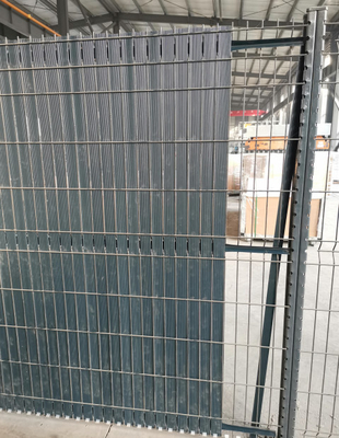 Barreras de alambre de malla soldada con revestimiento de PVC curvado para jardín y protección de granjas 3d