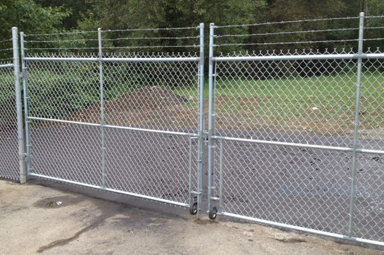 Caliente sumergido galvanizó el agujero del alambre 60*60m m de Diamond Chain Link Fence 2.5m m