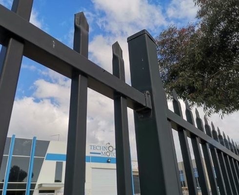 Cerco de seguridad de acero tubular personalizable ideal para uso comercial y residencial